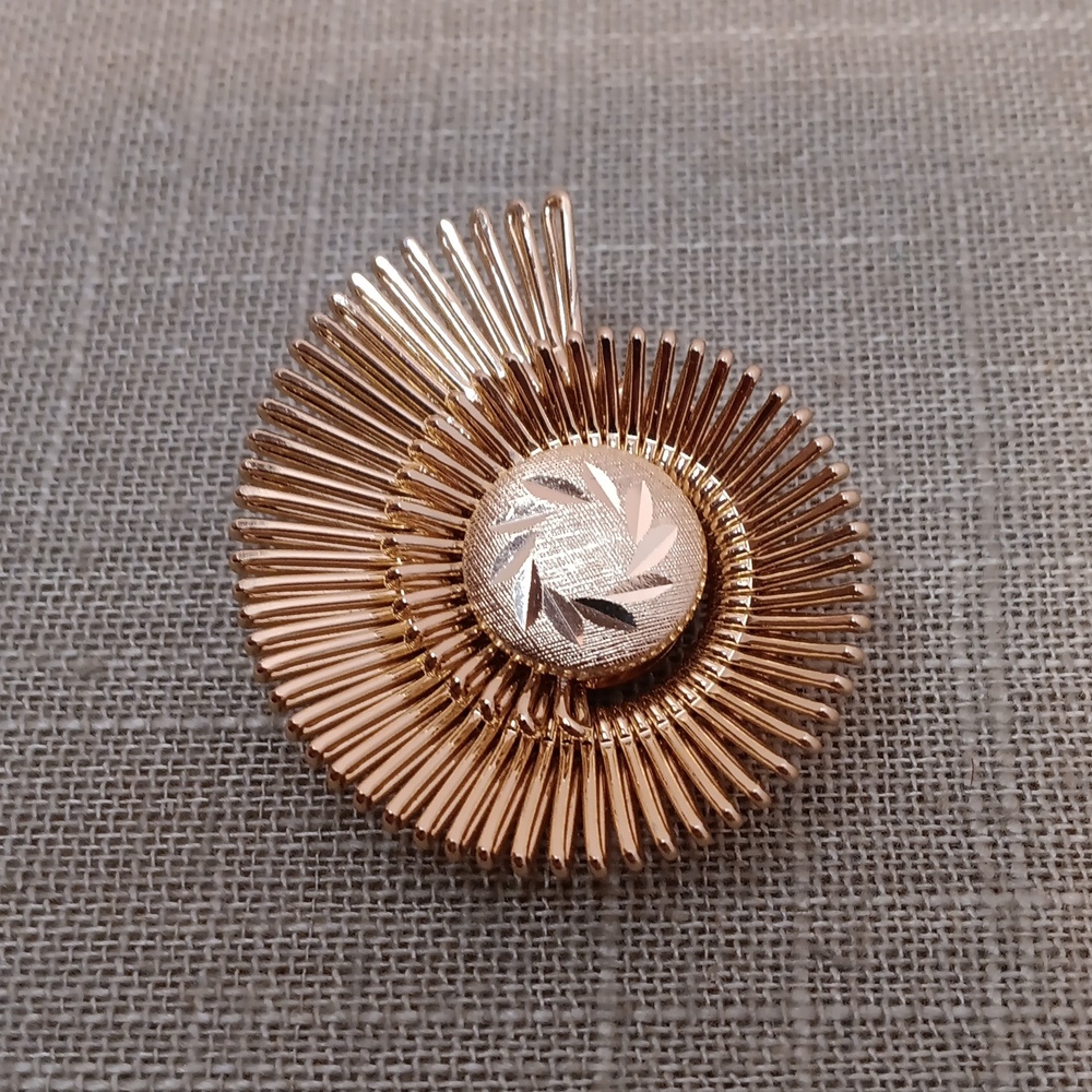 Gold Tone Fanned Swirl Scarf Clip Vintage